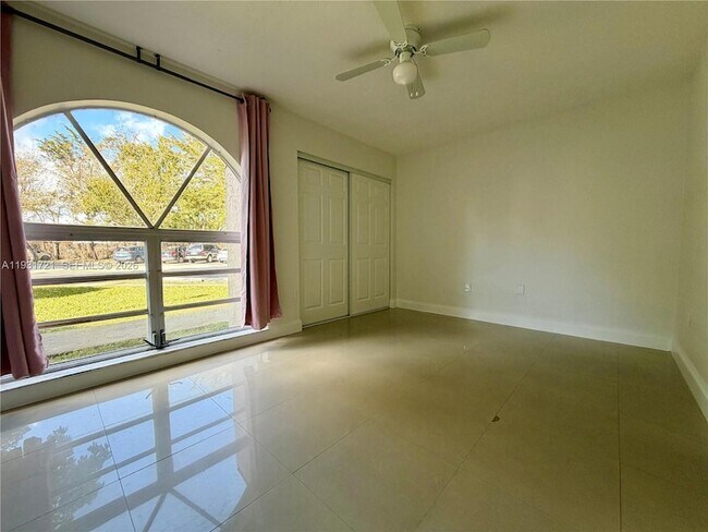 Building Photo - 10651 SW 108th Ave