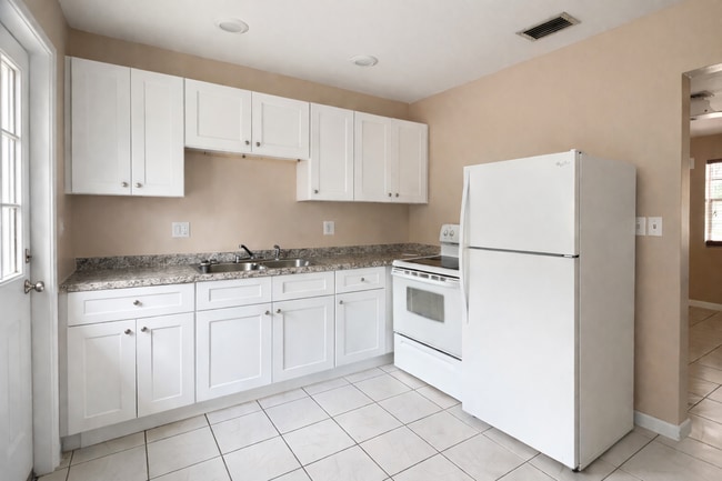 Building Photo - 1924 Coronado Rd