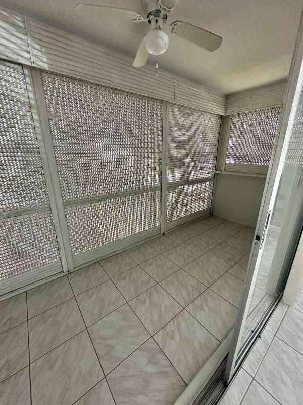 Building Photo - 4158 Inverrary Dr