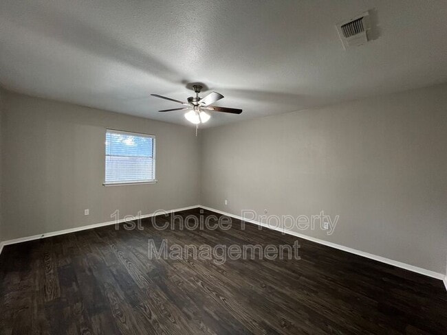 Building Photo - 709 Fair Meadows Dr