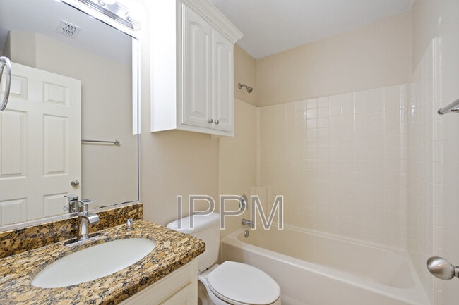 Building Photo - 1825 Treasure Oaks Dr