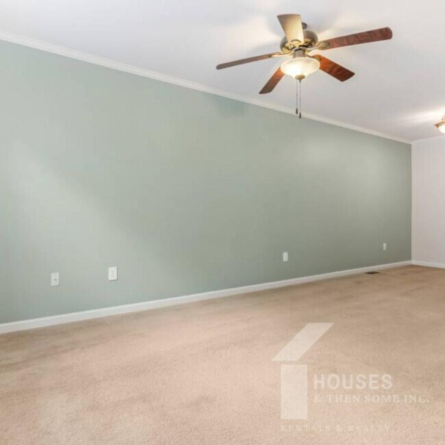 Building Photo - 112 Asteria St