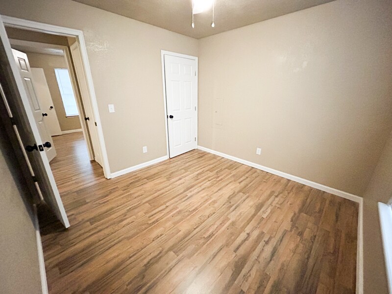 Building Photo - 614 W Peach St