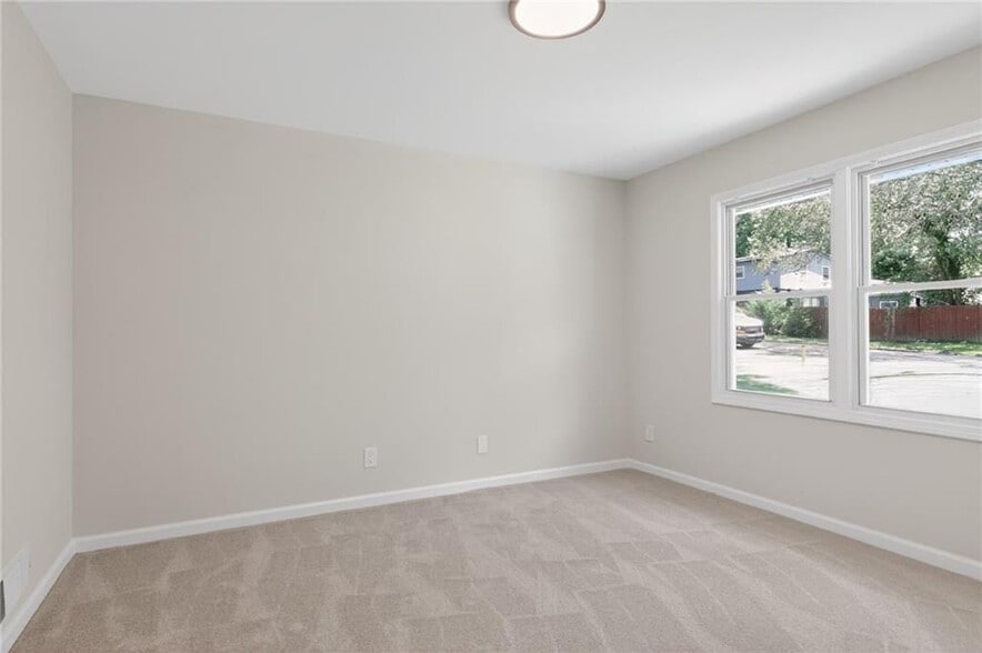 Building Photo - 1480 Edinburgh Dr