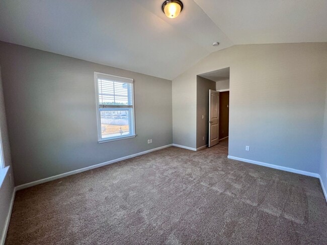 Building Photo - 3 bed/2.5 bath at end unit townhome in Berkeley Walk at Savannah Quarters with garage