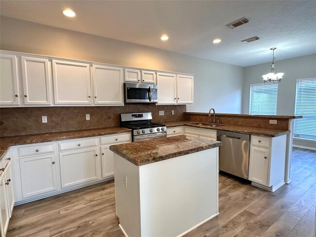 Building Photo - 1281 El Camino Village Dr