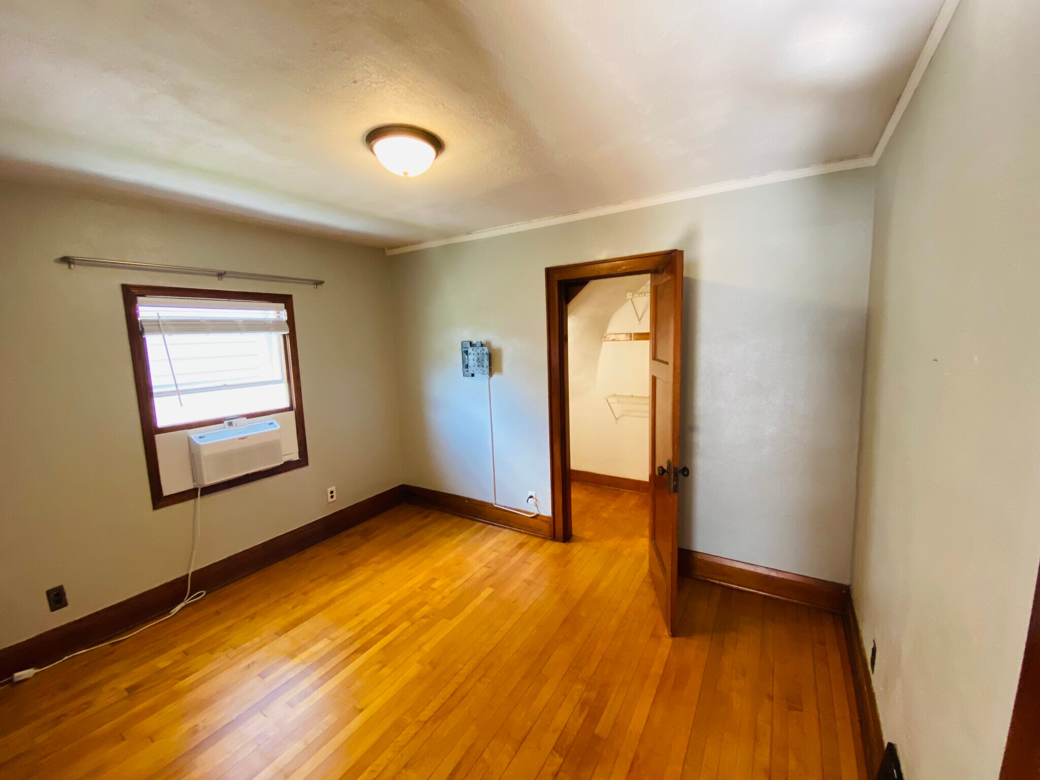 Building Photo - 625 S 60th St