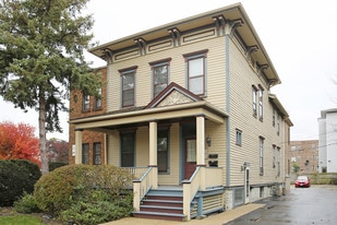 Building Photo - 947 South Blvd