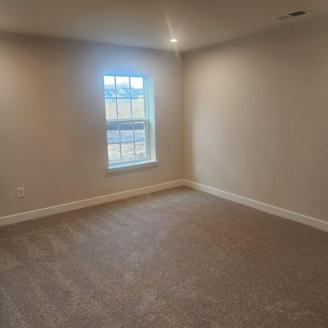 Building Photo - 211 Woodcreek Rd