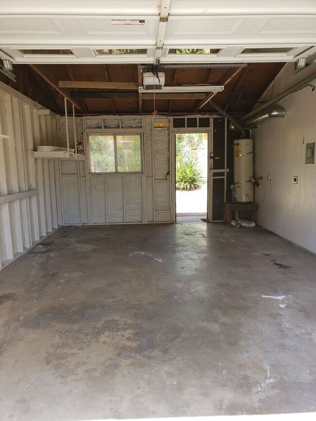 Building Photo - Duplex Townhome with Huge yard on Cul de S...