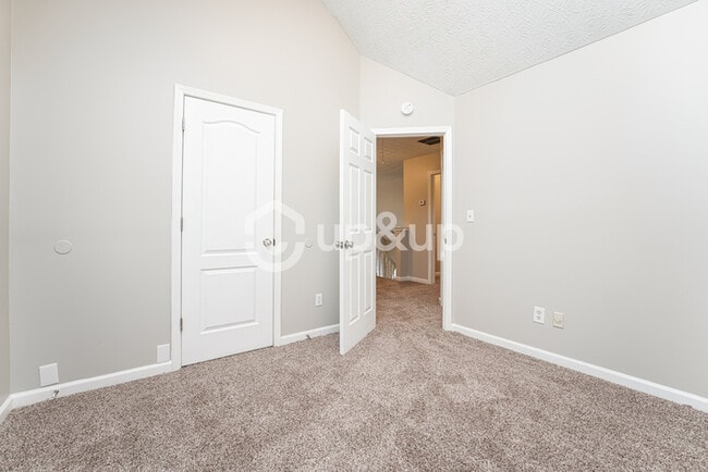 Building Photo - Fantastic 5bd/2.5ba home! Coming soon!