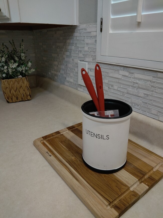 Building Photo - 2225 E Forge Ave