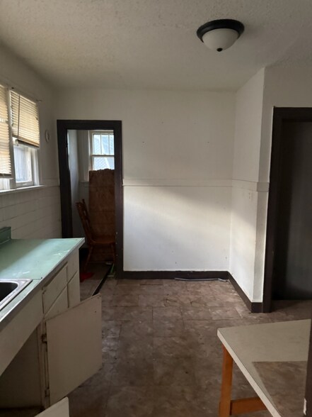 Building Photo - 2909 W Wyoming St