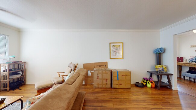 Building Photo - 453 El Camino Dr