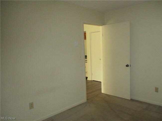 Building Photo - 13900 Kirtland St