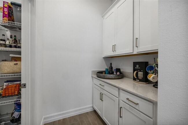 Building Photo - 6834 115th St E