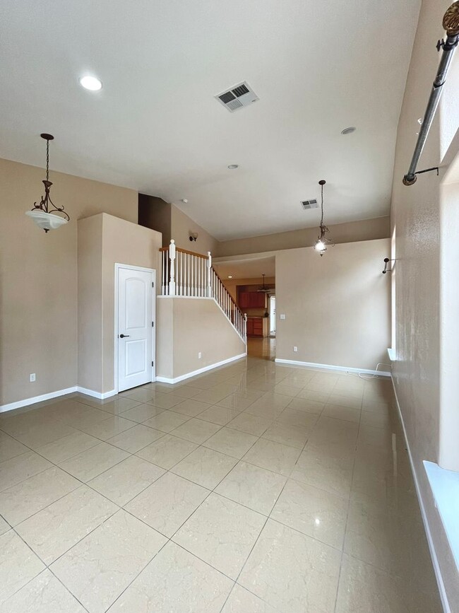 Building Photo - Half off 1st month's rent
