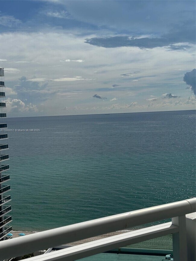 Building Photo - 3001 S Ocean Dr