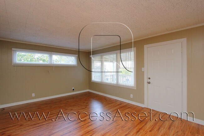 Building Photo - 33243 Gillette St