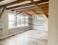 Building Photo - Main St E 12