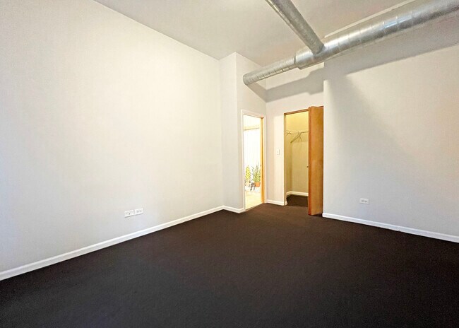 Building Photo - 1300 N Milwaukee Ave