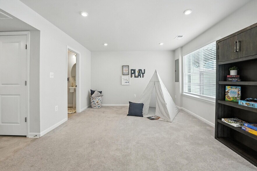 Building Photo - 18286 Summit Pointe Dr