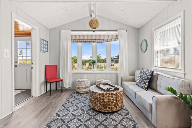 Building Photo - 71 Church St