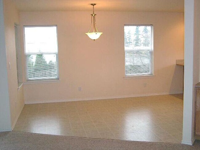 Building Photo - Walnut Grove 2 Bedroom, 2 Bath Condominium