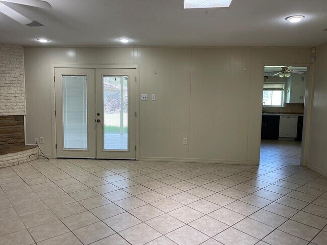 Building Photo - 6209 Glenhaven Dr