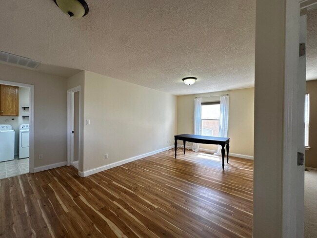 Building Photo - 5856 Ermemin Ave