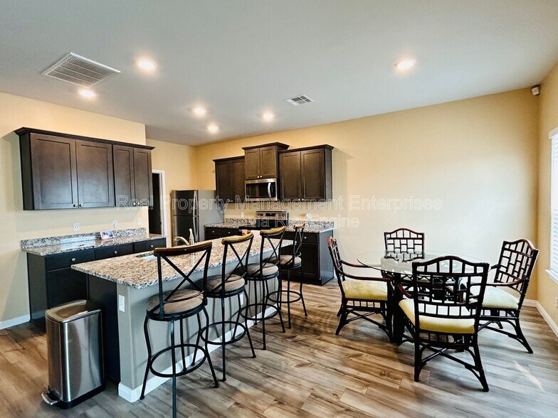 Building Photo - 1613 Crimson Lake Blvd