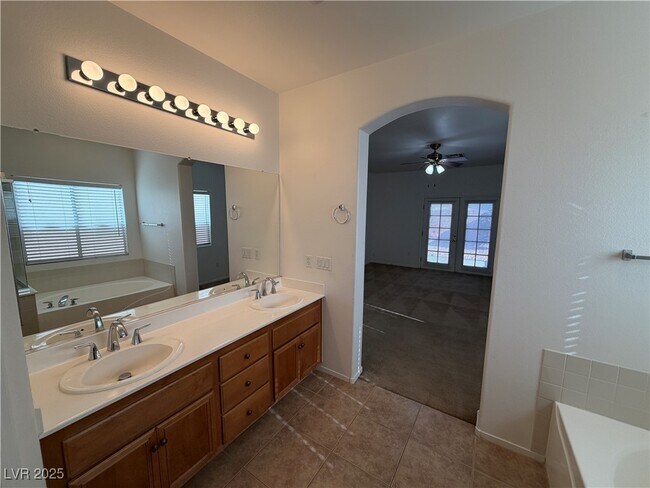 Building Photo - 10596 Bardilino St