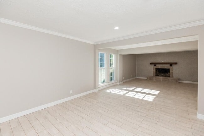 Building Photo - 185 El Pinto