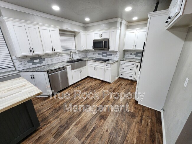 Building Photo - 204 S Morrison Dr
