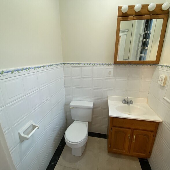 Building Photo - 1412 Commonwealth Ave