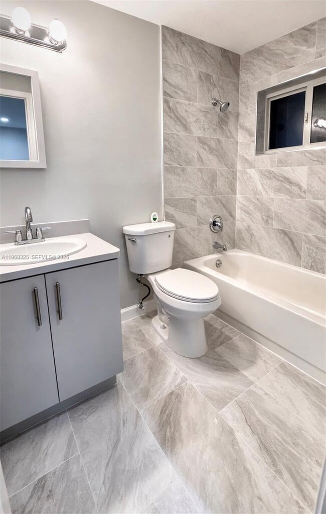 Building Photo - 1332 NW 7th Pl