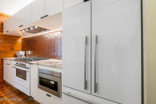 Building Photo - 301 S Toulme St