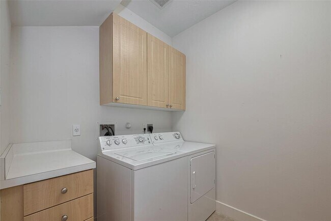 Building Photo - 5338 Fayette St