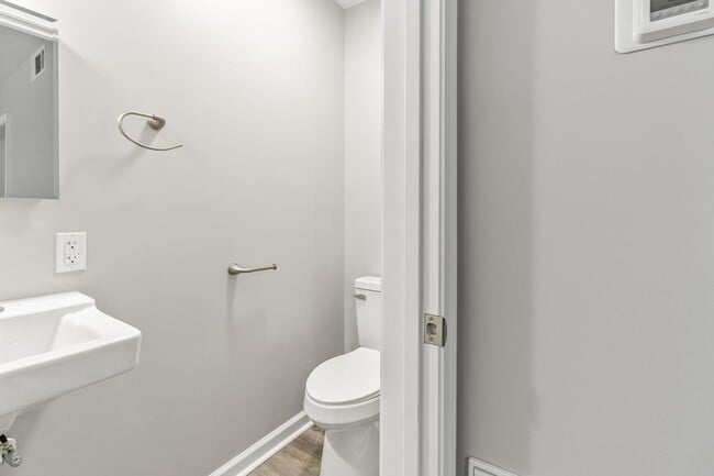 Building Photo - 407 Park Ave