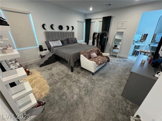 Building Photo - Modern Furnished Optional 3 Bedroom Townhome in Prime Southern Highlands Location