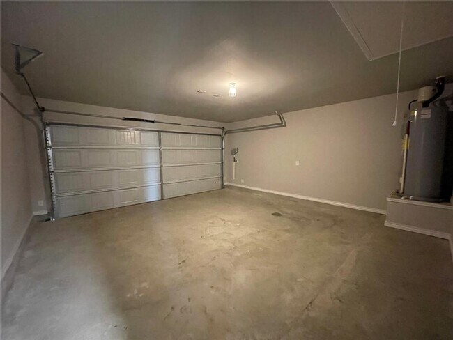 Building Photo - 806 Hollyhock Dr