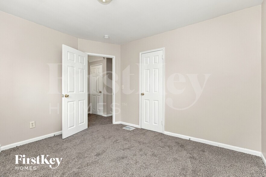 Building Photo - 1494 Clovernoll Dr