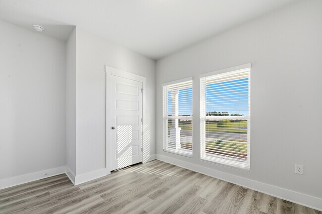 Building Photo - 1085 Hayward Lp