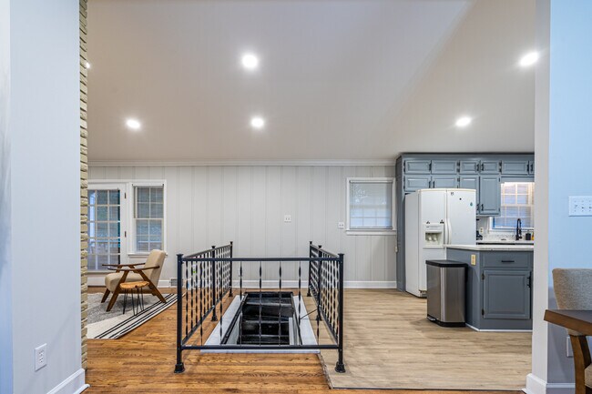 Building Photo - 702 Chambers Dr NE