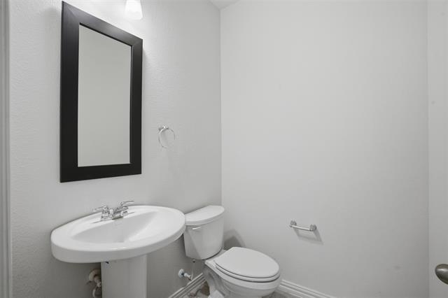 Building Photo - 1216 Rosebay Dr