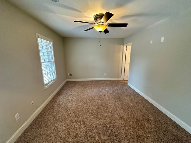 Building Photo - Beautifully Updated Townhome in the Heart of Clemson