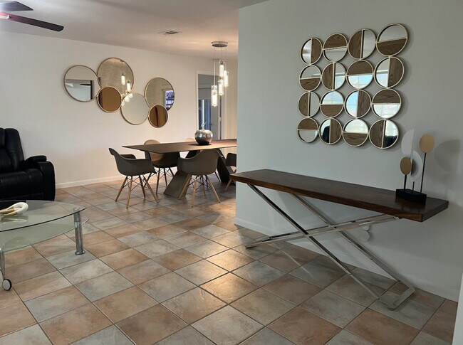 Building Photo - 3537 SE 1st Pl