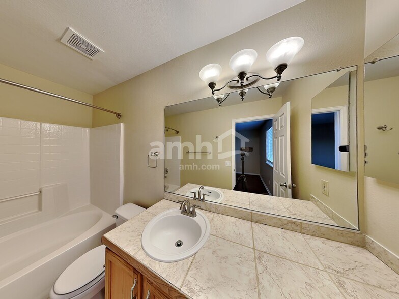 Building Photo - 4096 Netherland St