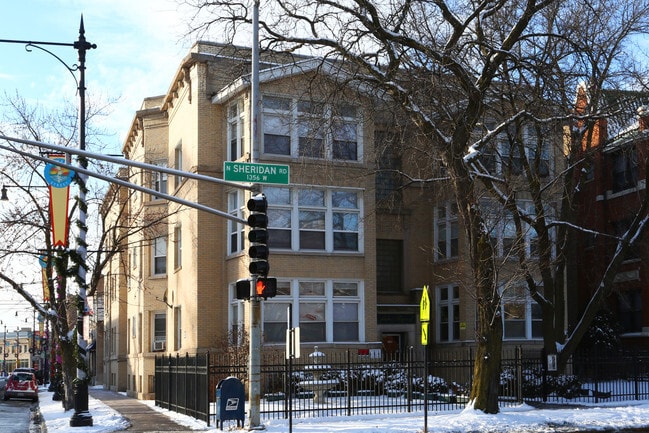 7600 N Sheridan Rd - The Howard Sheridan