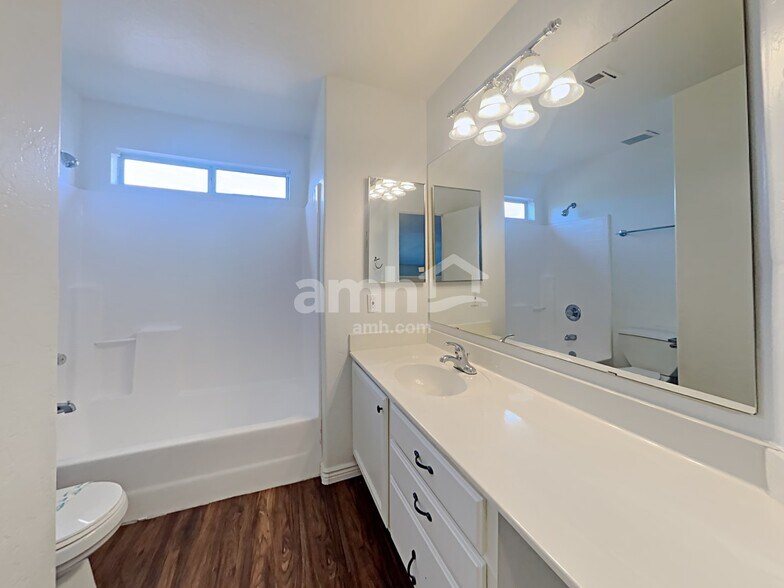 Building Photo - 7519 E Naranja Ave